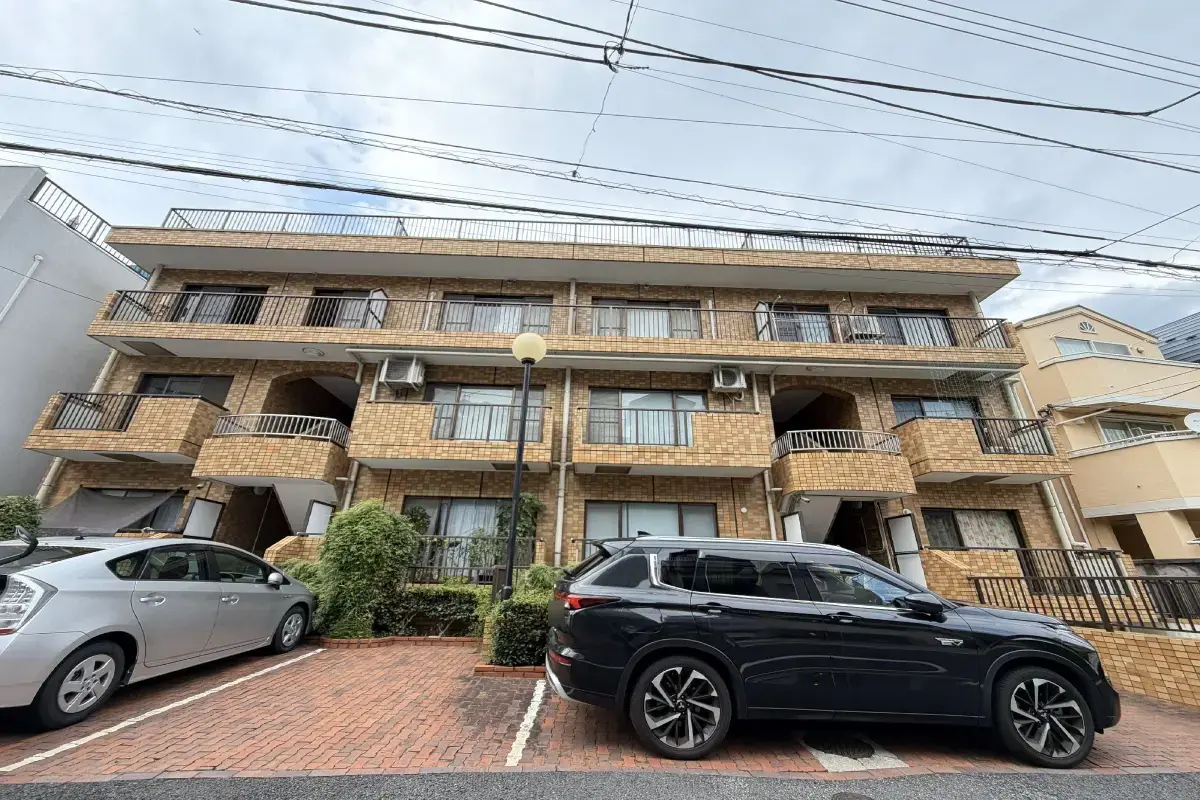 3 Beds Apartment for Sale in Minato-ku, Tokyo - Japan Real Estate