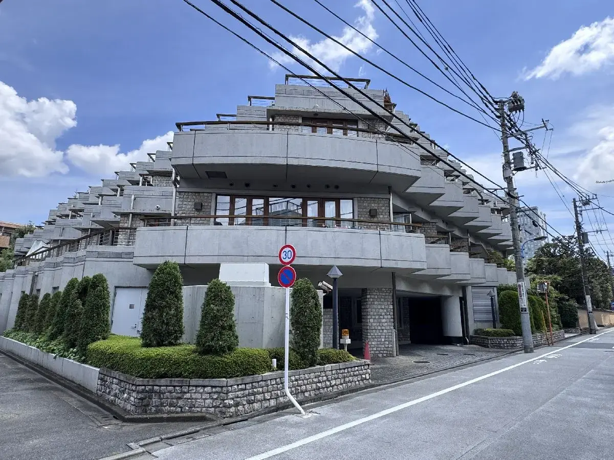 5 Beds Apartment for Sale in Shinjuku-ku, Tokyo - Japan Real