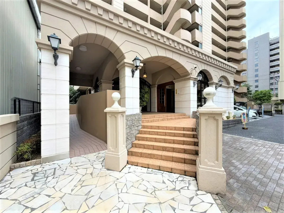 3 Beds Apartment for Sale in Kita-ku, Osaka-shi, Osaka - Japan