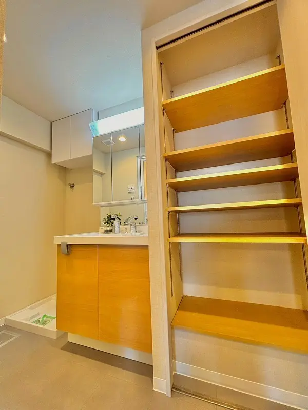 1 Bed Apartment for Sale in Toshima-ku, Tokyo - Japan Real Estate