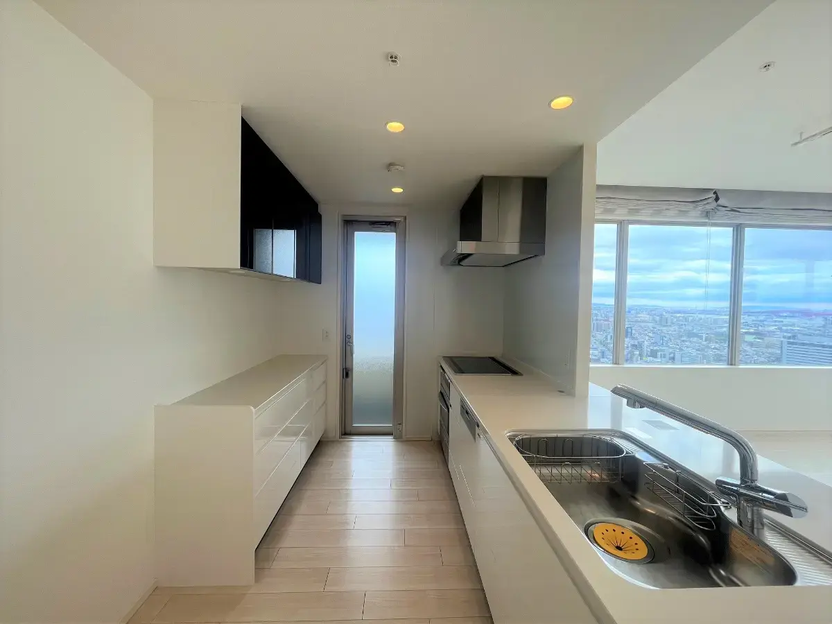 3 Beds Apartment for Sale in Nishi-ku, Osaka-shi, Osaka - Japan