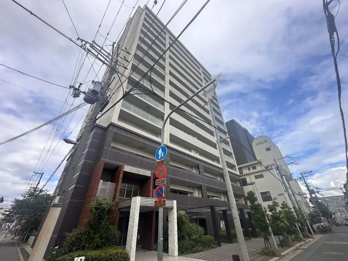 Takakuramachi Residence